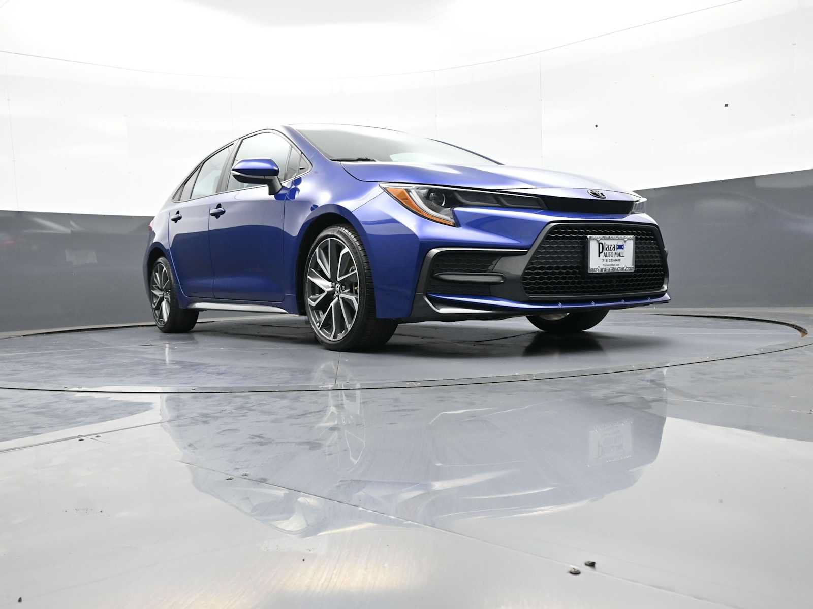 Used 2022 Toyota Corolla SE w/ SE Premium Package FWD image 27
