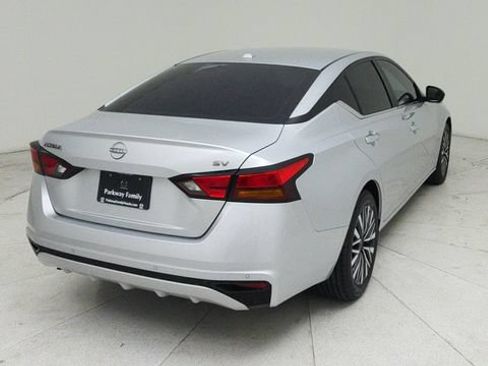 Used 2024 Nissan Altima 2.5 SV FWD image 5