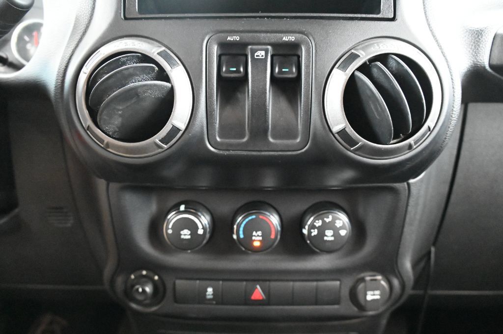 Used 2015 Jeep Wrangler Sport w/ Quick Order Package 23S AWD/4WD image 28