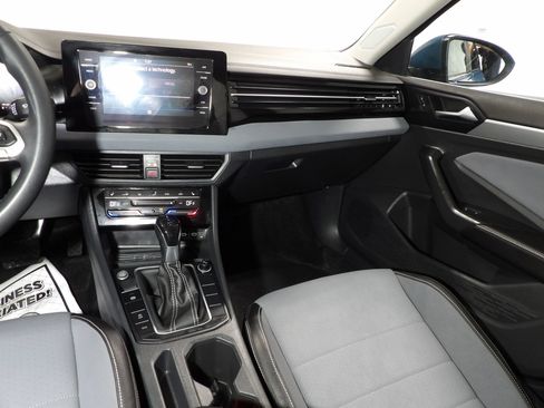 Used 2026 Volkswagen Jetta SE FWD image 17