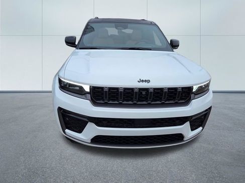 New 2026 Jeep Grand Cherokee Summit image 2