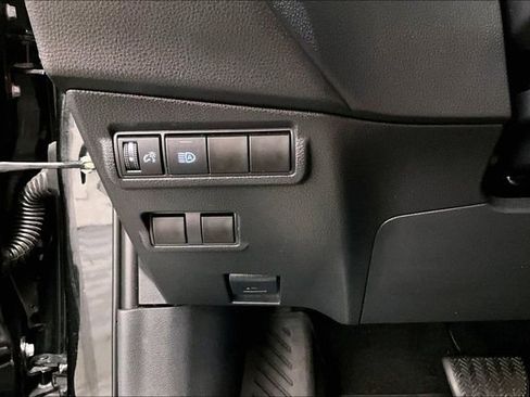 Used 2022 Toyota Corolla Cross LE w/ Moonroof Package image 36