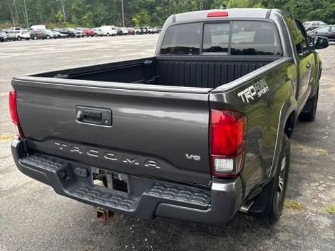 Used 2018 Toyota Tacoma TRD Sport AWD/4WD image 7