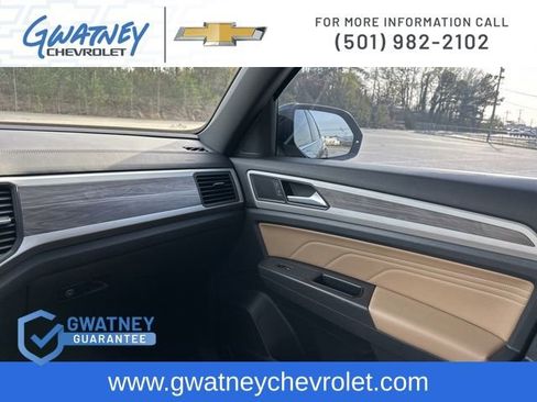 Used 2022 Volkswagen Atlas Cross Sport SE image 25