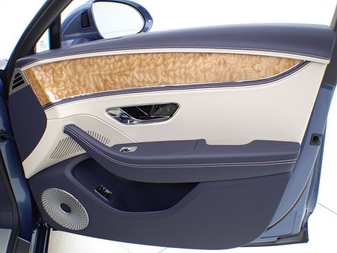 Certified 2022 Bentley Flying Spur Plug-In Hybrid AWD/4WD image 46