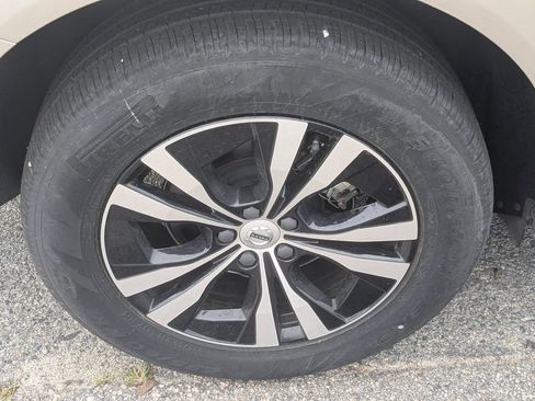 Used 2025 Volvo XC60 B5 Core AWD/4WD image 13