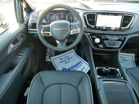 New 2026 Chrysler Pacifica Limited w/ Trailer Tow Group image 14
