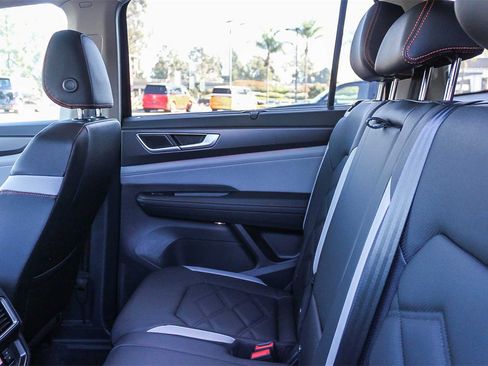 Used 2025 Volkswagen Atlas Peak Edition SE image 18