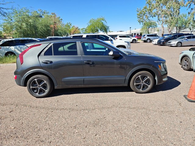 Used 2025 Kia Niro LX FWD image 7