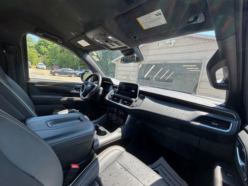 Used 2024 Chevrolet Suburban Premier AWD/4WD image 15