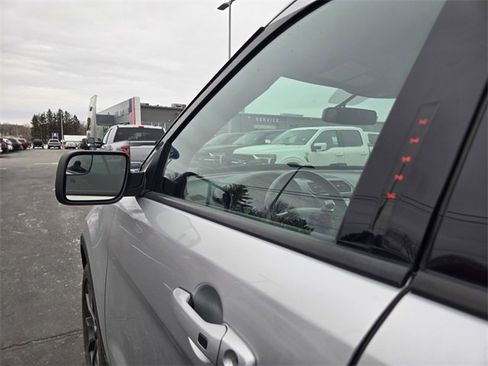 Used 2018 Ford Explorer XLT w/ Equipment Group 202A image 40