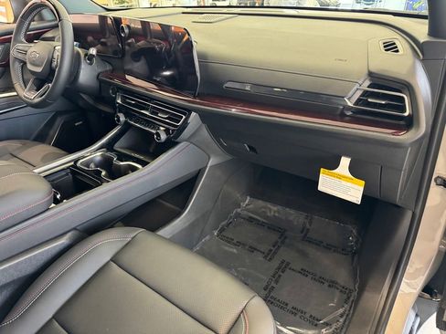 New 2026 Chevrolet Traverse Z71 w/ Enhanced Driving Package AWD/4WD image 8