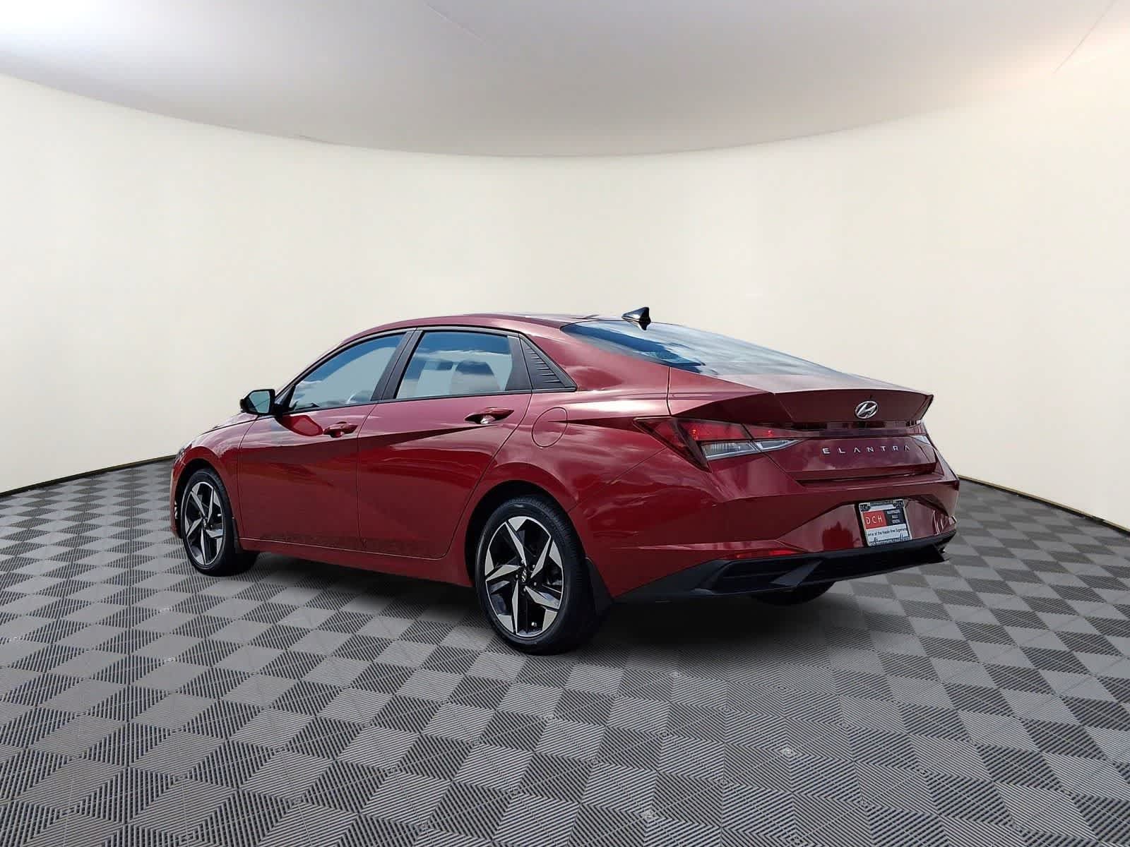 Used 2023 Hyundai Elantra SEL w/ Convenience Package FWD image 7