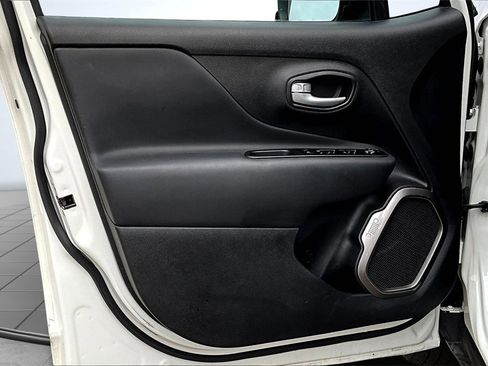 Used 2023 Jeep Renegade Latitude w/ Premium Group image 23