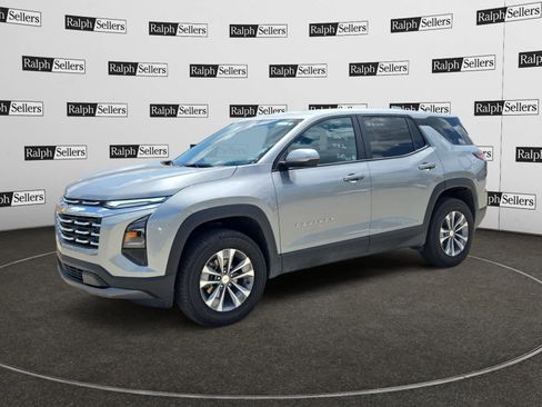 Used 2026 Chevrolet Equinox LT image 2