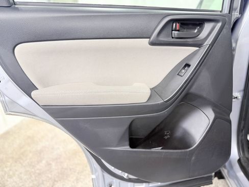 Used 2015 Subaru Forester 2.5i Premium image 32