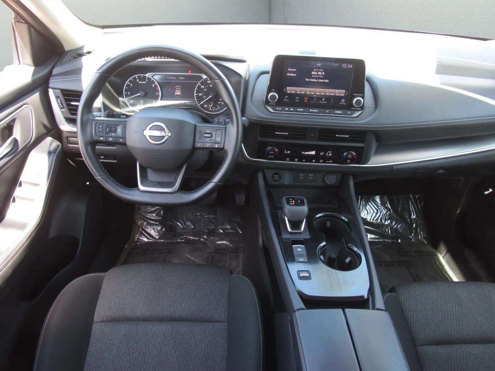 Used 2025 Nissan Rogue SV FWD image 17
