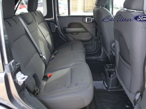 Used 2022 Jeep Wrangler Unlimited Sahara image 12