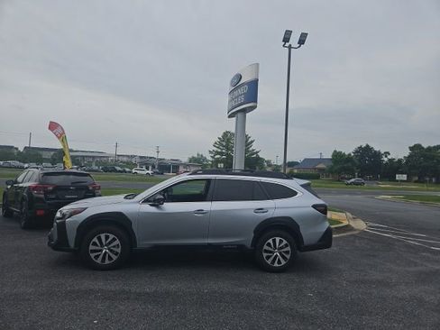 Used 2025 Subaru Outback Premium AWD/4WD image 1