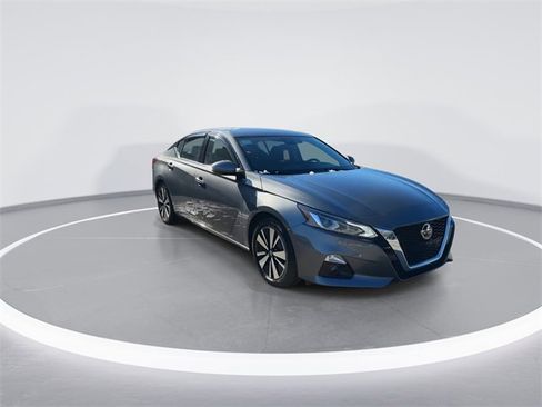 Used 2019 Nissan Altima 2.5 SV image 2