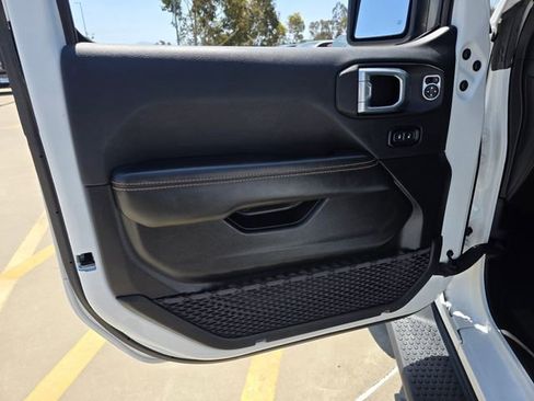 Used 2024 Jeep Wrangler Unlimited Sahara AWD/4WD image 17