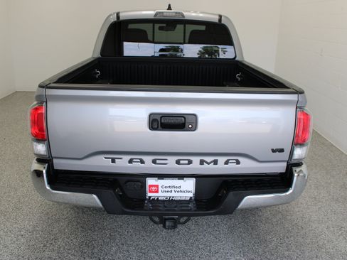 Used 2021 Toyota Tacoma TRD Off-Road AWD/4WD image 8
