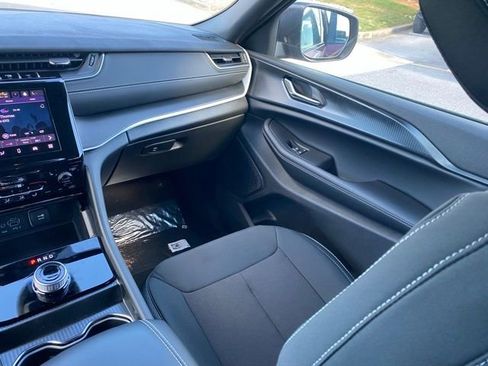 New 2025 Jeep Grand Cherokee Laredo X w/ Luxury Tech Group I AWD/4WD image 35