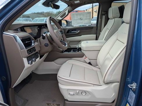 New 2026 GMC Yukon XL Denali w/ Denali Reserve Package image 4