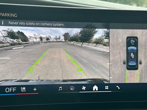 Used 2025 BMW 740i w/ Premium Package image 26