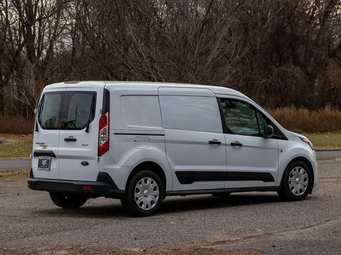 Used 2020 Ford Transit Connect XLT image 4