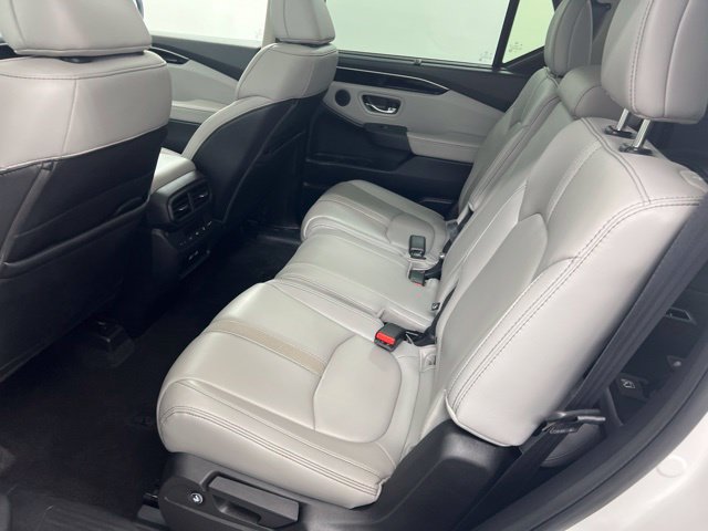 Used 2023 Honda Pilot Touring image 11
