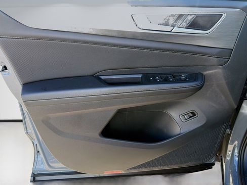 Used 2025 Volkswagen Atlas Cross Sport SE image 21