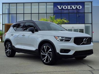 Used 2022 Volvo XC40 T5 R-Design w/ Advanced Package