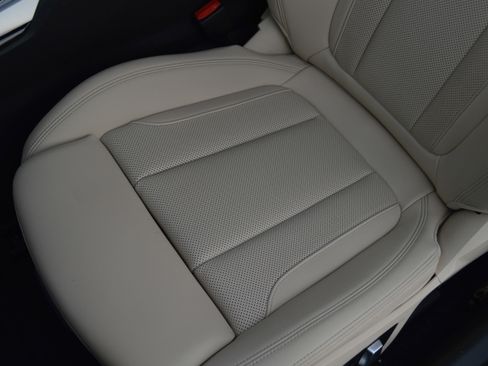 Used 2023 BMW 230i Coupe w/ Premium Package image 22