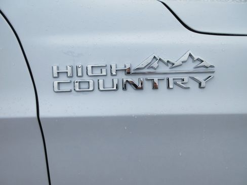 New 2026 Chevrolet Suburban High Country image 11