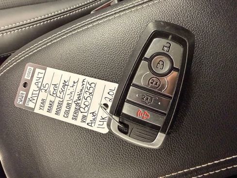 Used 2025 Ford Escape Platinum AWD/4WD image 45