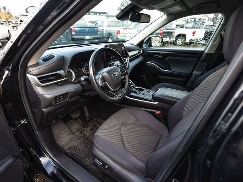 Used 2024 Toyota Highlander LE AWD/4WD image 20