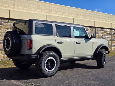 New 2026 Ford Bronco Badlands AWD/4WD image 9