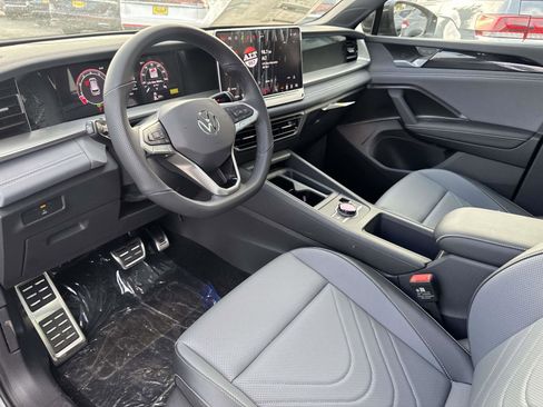 New 2026 Volkswagen Tiguan SE R-Line image 14