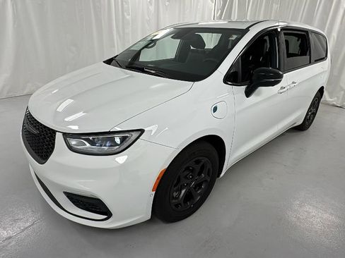 Used 2024 Chrysler Pacifica Select image 7