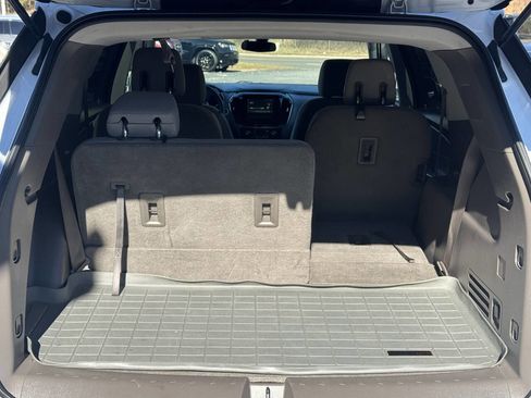 Used 2018 Chevrolet Traverse LT image 9
