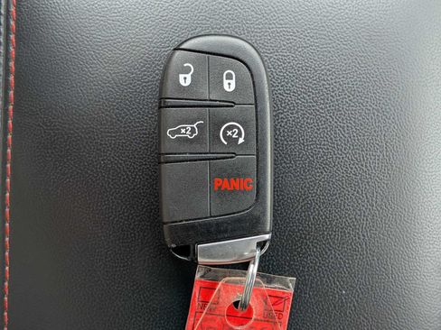 Used 2018 Jeep Grand Cherokee Trailhawk AWD/4WD image 32