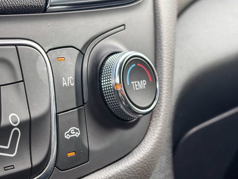 Used 2022 Chevrolet Equinox LS w/ LS Convenience Package FWD image 30