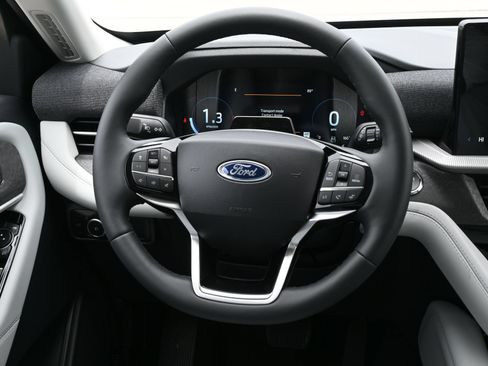 New 2026 Ford Explorer Platinum w/ LUX Leather Package AWD/4WD image 6