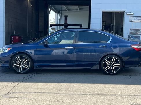 Used 2017 Honda Accord Sport image 6