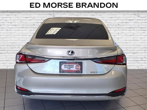 Used 2024 Lexus ES 300h Ultra Luxury w/ Accessory Package (Z2) image 4