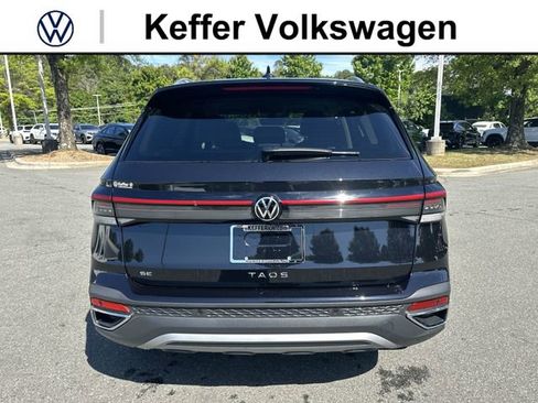 New 2026 Volkswagen Taos SE FWD image 4