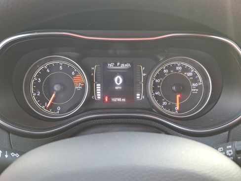Used 2019 Jeep Cherokee Latitude w/ Popular Appearance Group AWD/4WD image 18