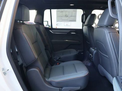 New 2025 GMC Acadia AT4 w/ Luxury Package image 21