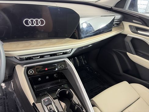 Used 2025 Audi Q5 Premium Plus w/ Premium Plus AWD/4WD image 4